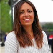 Laureata offre lezioni di spagnolo, inglese, italiano (anche per stranieri) e altre materie umanistiche